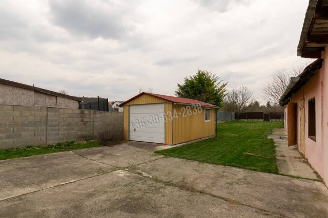 Eladó családi ház, Máriakálnokon 80 M Ft, 6 szobás