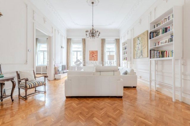 Eladó téglalakás, Budapesten, V. kerületben 336.9 M Ft, 3 szobás