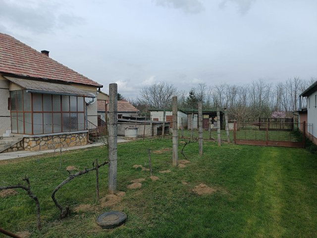 Eladó családi ház, Iszkázon 23.5 M Ft, 3 szobás