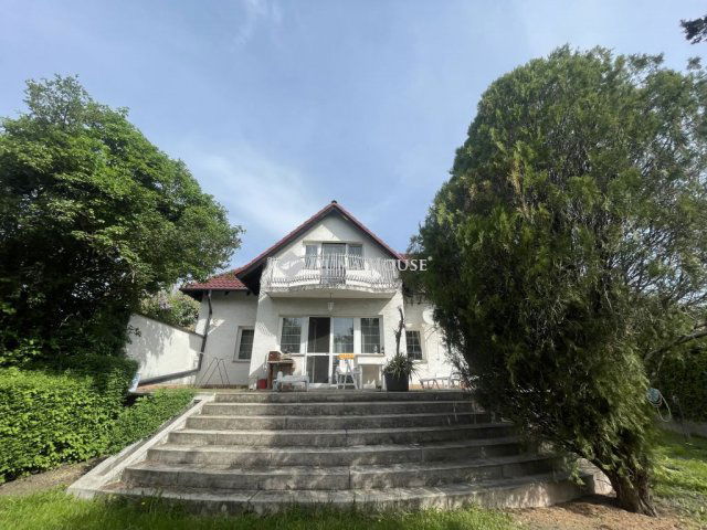 Eladó családi ház, Budaörsön, Budapesti úton 460 M Ft