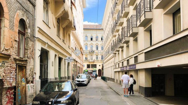 Eladó üzlethelyiség, Budapesten, VI. kerületben 155 M Ft