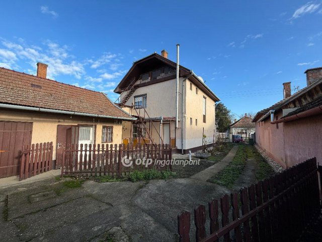 Eladó családi ház, Békésen 49.9 M Ft, 3+1 szobás