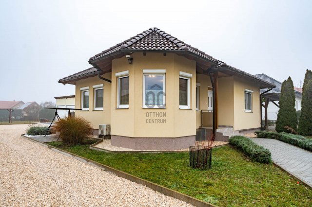 Eladó családi ház, Márkón 134 M Ft, 4 szobás