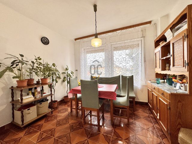 Eladó családi ház, Győrzámolyon 69.9 M Ft, 6 szobás