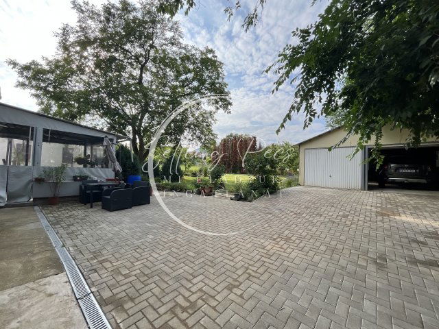 Eladó téglalakás, Pécsett, Pellérdi úton 89.9 M Ft, 3 szobás