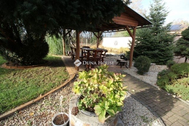 Eladó családi ház, Kecskeméten 99.9 M Ft, 5 szobás