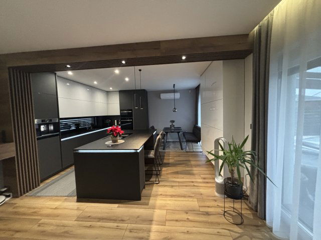 Eladó családi ház, Szombathelyen 175 M Ft, 1+3 szobás