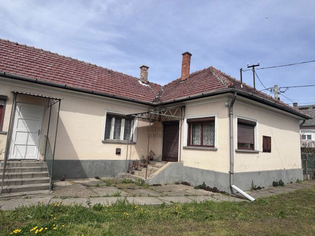 Eladó családi ház, Halmajon 22.9 M Ft, 3 szobás
