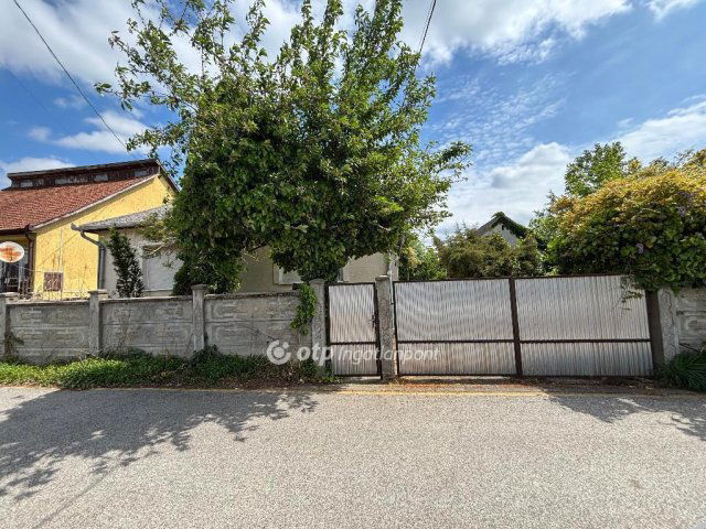 Eladó családi ház, Dögén 19.9 M Ft, 4 szobás