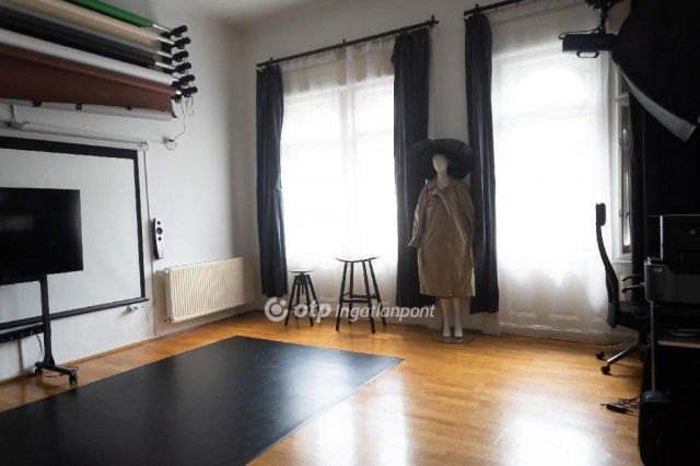 Eladó téglalakás, Budapesten, VII. kerületben 134.9 M Ft