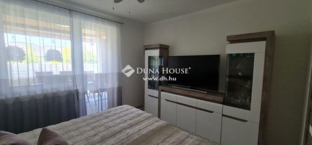 Eladó családi ház, Üllőn 324.9 M Ft, 6 szobás