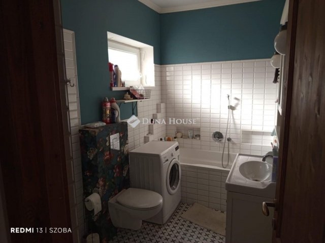 Eladó családi ház, Vecsésen 85 M Ft, 6 szobás