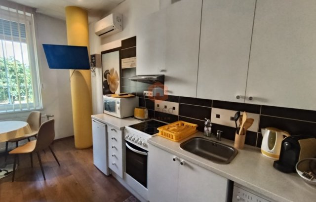 Kiadó téglalakás, albérlet, Pécsett 165 E Ft / hó, 1 szobás