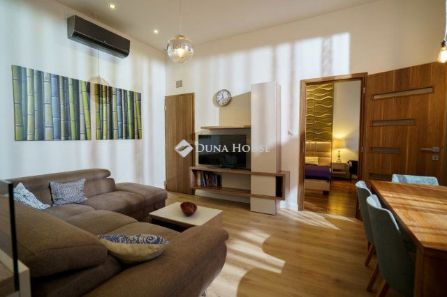 Eladó téglalakás, Budapesten, VII. kerületben 104 M Ft, 3 szobás