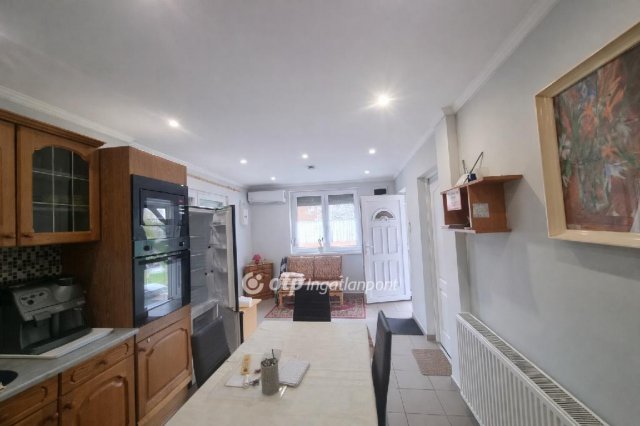 Eladó családi ház, Kunszentmiklóson 30.5 M Ft, 2 szobás