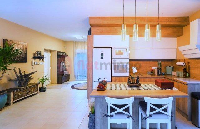 Eladó téglalakás, Pécsett 115 M Ft, 2+1 szobás