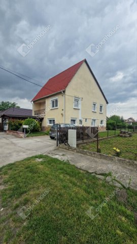 Eladó családi ház, Ácson 84.9 M Ft, 4 szobás
