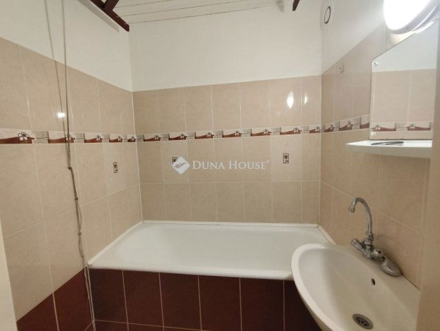 Kiadó panellakás, albérlet, Kecskeméten 140 E Ft / hó, 2 szobás