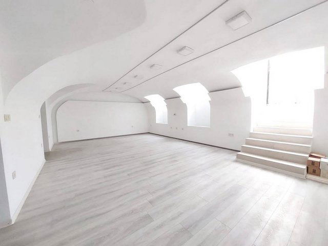 Eladó üzlethelyiség, Budapesten, V. kerületben 75 M Ft, 1 szobás