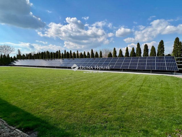 Eladó családi ház, Orosházán 1347.5 M Ft, 10 szobás