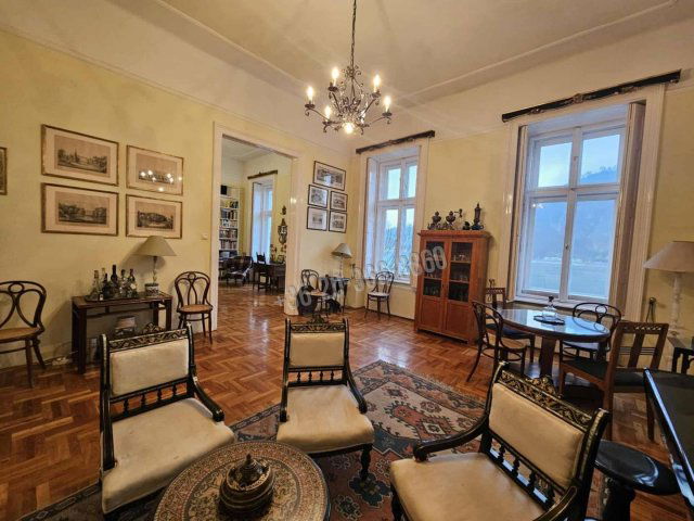 Eladó téglalakás, Budapesten, V. kerületben 341.1 M Ft, 6 szobás