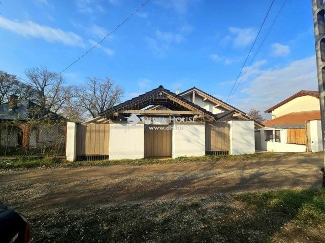 Eladó családi ház, Taksonyon 350 M Ft, 6 szobás