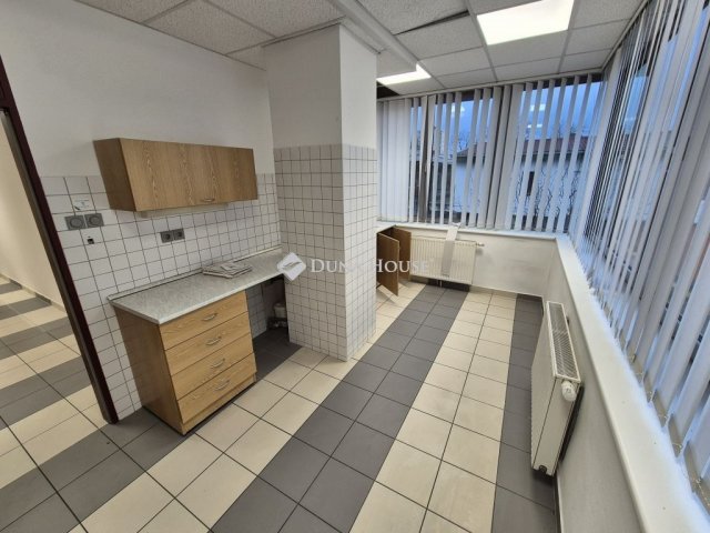 Kiadó üzlethelyiség, Tatabányán 1260 E Ft / hó