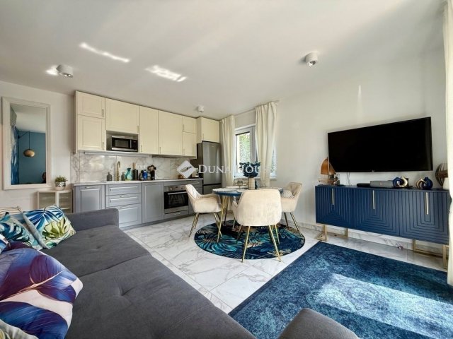 Eladó téglalakás, Balatonkenesén 94.9 M Ft, 3 szobás