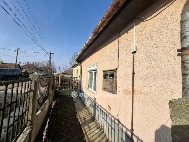 Eladó családi ház, Biharkeresztesen 20.5 M Ft, 1 szobás