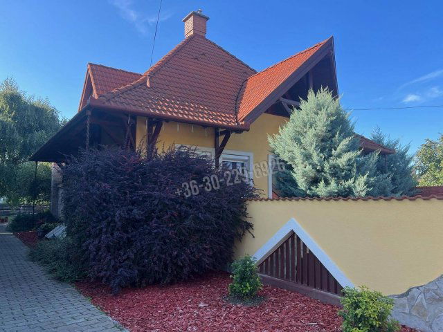 Eladó családi ház, Szigetszentmártonban 139 M Ft, 5 szobás