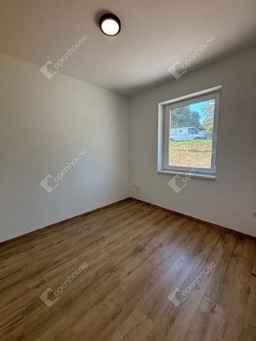 Kiadó téglalakás, albérlet, Győrújbaráton 290 E Ft / hó