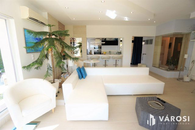 Eladó családi ház, Hévízen 245 M Ft, 5 szobás