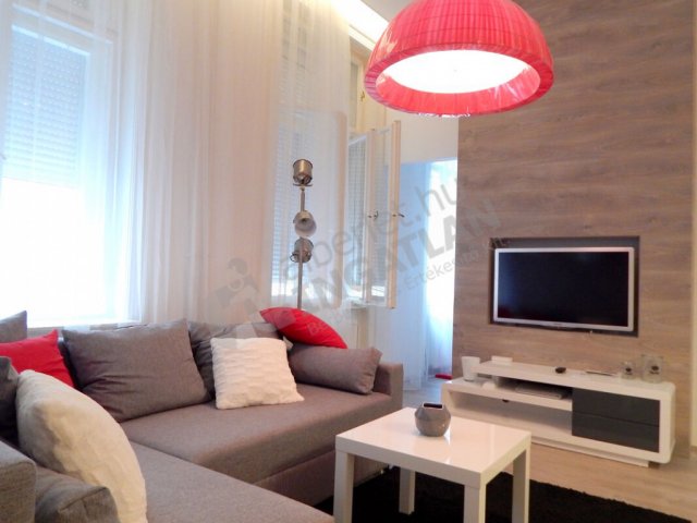 Kiadó téglalakás, albérlet, V. kerületben, Petőfi Sándor utcában