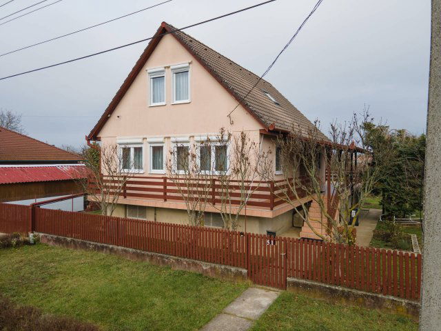 Eladó családi ház, Érsekvadkerten 54.875 M Ft, 5 szobás