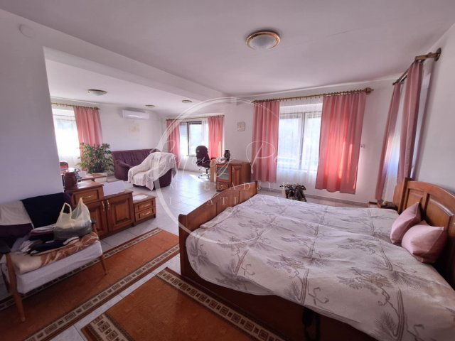 Eladó családi ház, Komlón 65 M Ft, 5+2 szobás