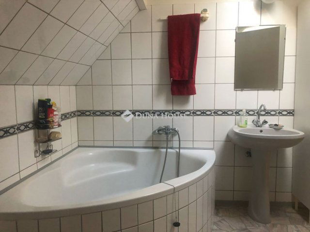 Eladó üzlethelyiség, Dunavarsányban 64.99 M Ft, 2 szobás