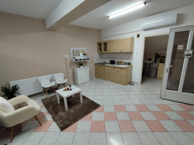 Kiadó ipari ingatlan, Hatvanban 150 E Ft / hó
