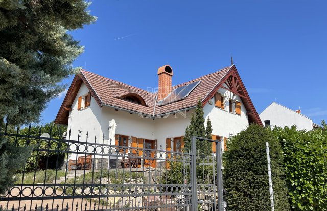 Eladó nyaraló, Balatonfüreden 386 M Ft, 2+2 szobás