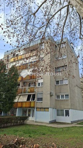 Eladó panellakás, Dombóváron 19.5 M Ft, 2 szobás