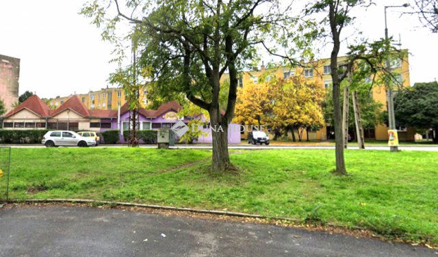 Eladó üzlethelyiség, Dorogon, Köztársaság úton 12.5 M Ft