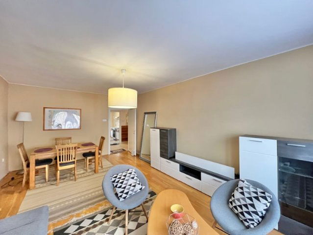 Kiadó téglalakás, albérlet, Kaposváron, Fő utcában, 2 szobás