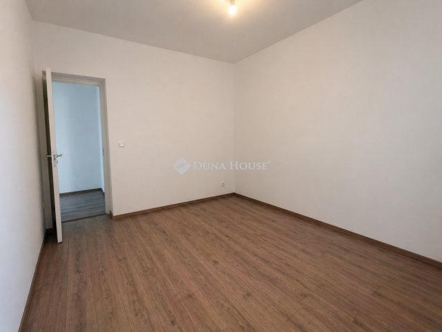 Eladó családi ház, Pécelen 89.9 M Ft, 3 szobás