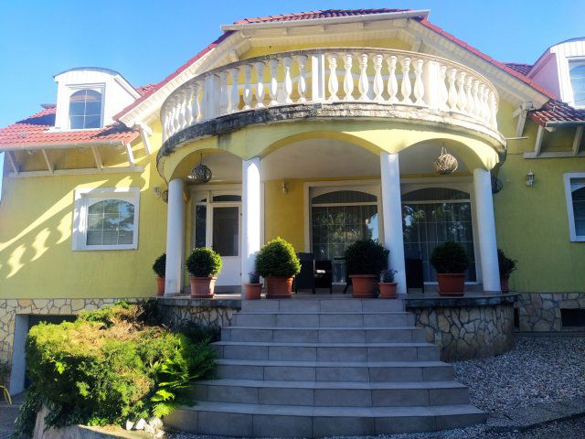 Eladó családi ház, Esztergomban, Visegrádi úton 179.99 M Ft