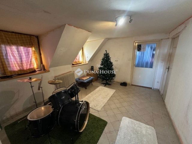 Eladó családi ház, Csákváron 84.9 M Ft, 5 szobás