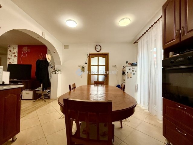 Eladó családi ház, Békéscsabán 72 M Ft, 5 szobás