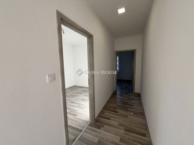 Eladó ikerház, Nagytarcsán 130.7 M Ft, 4 szobás