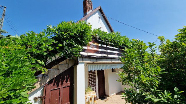 Eladó családi ház, Pécsett 18 M Ft, 1 szobás