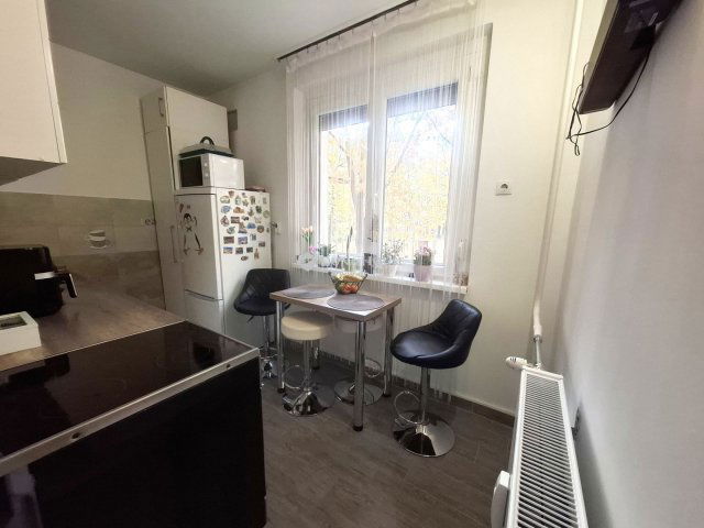 Eladó panellakás, Szombathelyen 42.9 M Ft, 2 szobás