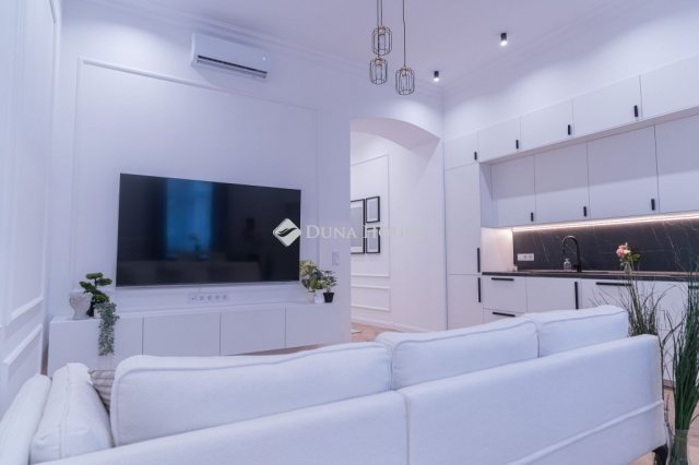 Eladó téglalakás, Budapesten, VIII. kerületben 159.9 M Ft