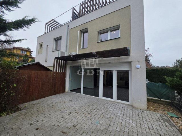 Kiadó ikerház, albérlet, Budapesten, III. kerületben, 4 szobás